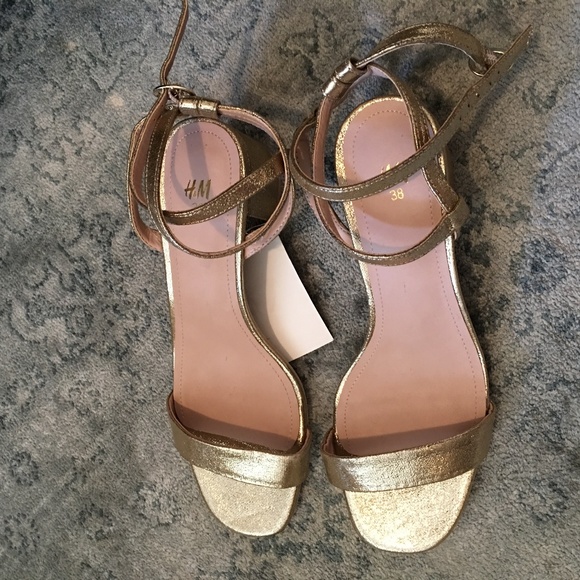 Gold Strappy Sandals Holiday Season 7.5 - Picture 1 of 3